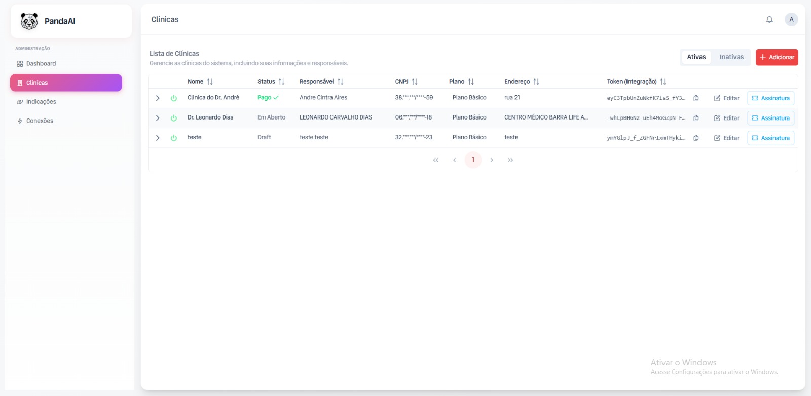 Interface completa do sistema CRM mostrando funcionalidades de gestão de clientes, prontuário eletrônico e integração com n8n